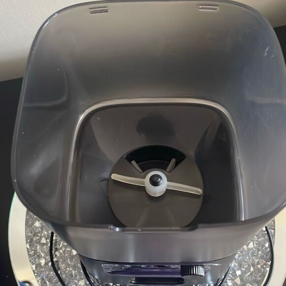 Oneisall automated cat feeder,WiFi 2.4GHz app control,small pet dry food feeder - Picture 5 of 12